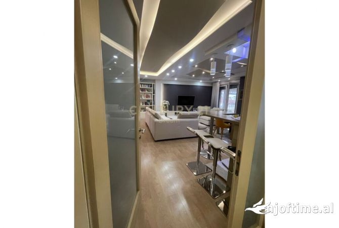 Shtepi ne shitje Apartament ne Tirane, 3+1, Mobilimi E mobiluar, Pagesa 259,000  Euro.