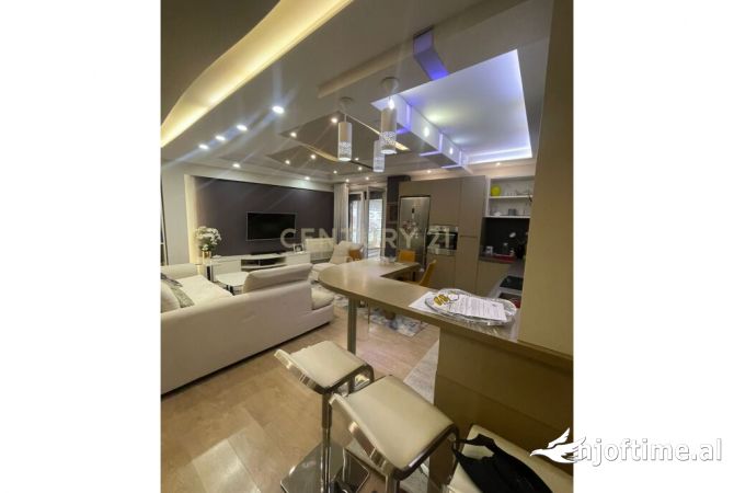 Shtepi ne shitje Apartament ne Tirane, 3+1, Mobilimi E mobiluar, Pagesa 259,000  Euro.