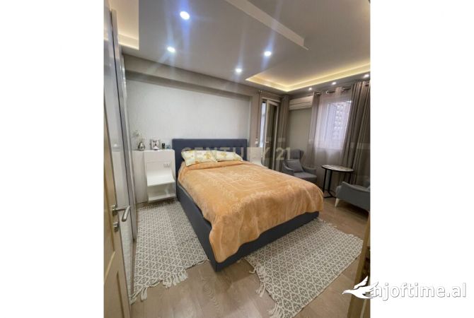Shtepi ne shitje Apartament ne Tirane, 3+1, Mobilimi E mobiluar, Pagesa 259,000  Euro.