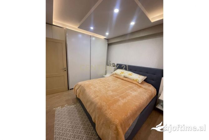 Shtepi ne shitje Apartament ne Tirane, 3+1, Mobilimi E mobiluar, Pagesa 259,000  Euro.