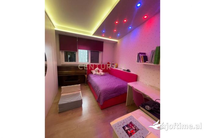 Shtepi ne shitje Apartament ne Tirane, 3+1, Mobilimi E mobiluar, Pagesa 259,000  Euro.