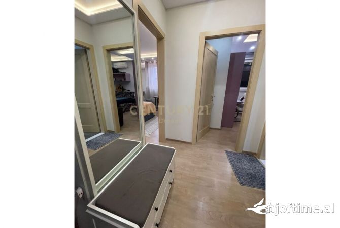 Shtepi ne shitje Apartament ne Tirane, 3+1, Mobilimi E mobiluar, Pagesa 259,000  Euro.