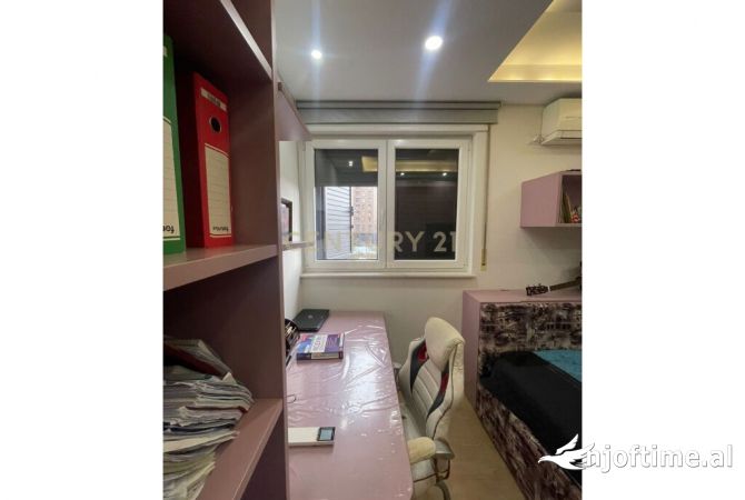 Shtepi ne shitje Apartament ne Tirane, 3+1, Mobilimi E mobiluar, Pagesa 259,000  Euro.