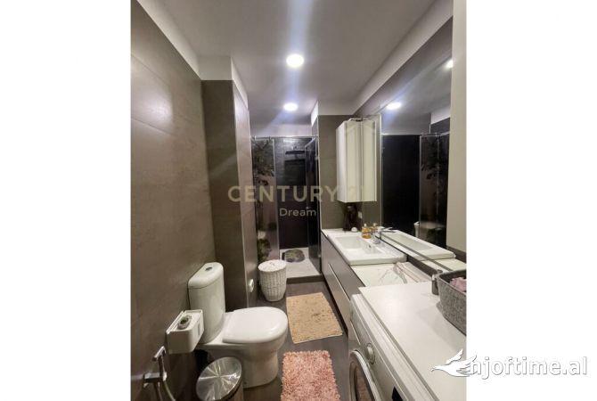 Shtepi ne shitje Apartament ne Tirane, 3+1, Mobilimi E mobiluar, Pagesa 259,000  Euro.