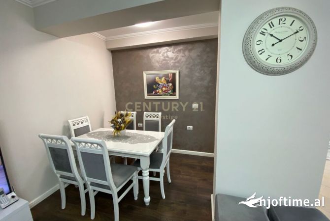 Shtepi ne shitje Apartament ne Tirane, 2+1, Mobilimi E mobiluar, Pagesa 265,000  Euro.