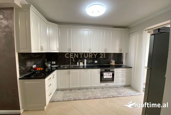 Shtepi ne shitje Apartament ne Tirane, 2+1, Mobilimi E mobiluar, Pagesa 265,000  Euro.