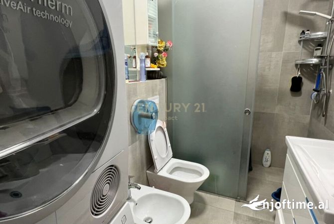 Shtepi ne shitje Apartament ne Tirane, 1+1, Mobilimi E mobiluar, Pagesa 145,000  Euro.