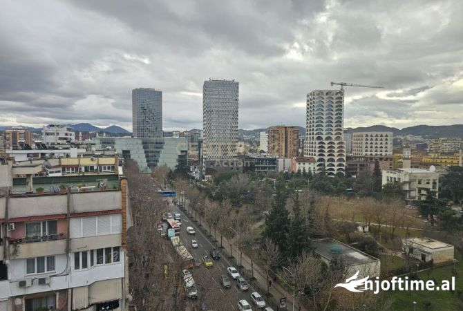 JAPIM ZYRE PER QIRA,RRUGA E BARRIKADAVE TURDIU CENTER!