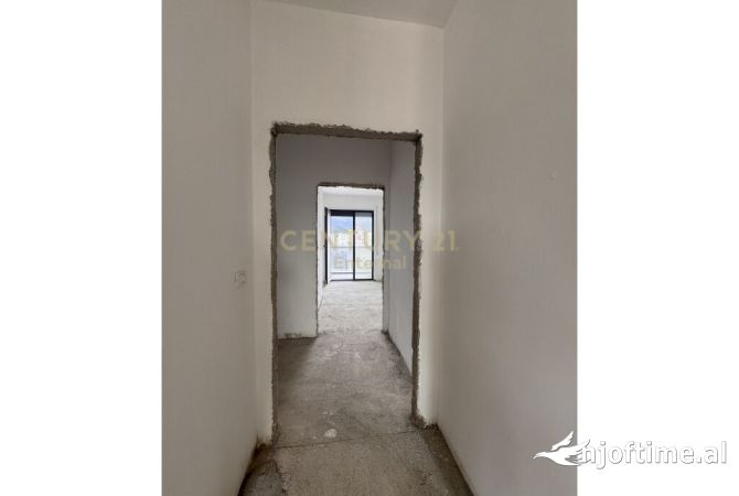Shtepi ne shitje Apartament ne Tirane, 3+1, Mobilimi E mobiluar, Pagesa 208,000  Euro.