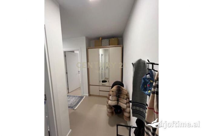 Shtepi ne shitje Apartament ne Tirane, 2+1, Mobilimi E mobiluar, Pagesa 180,000  Euro.