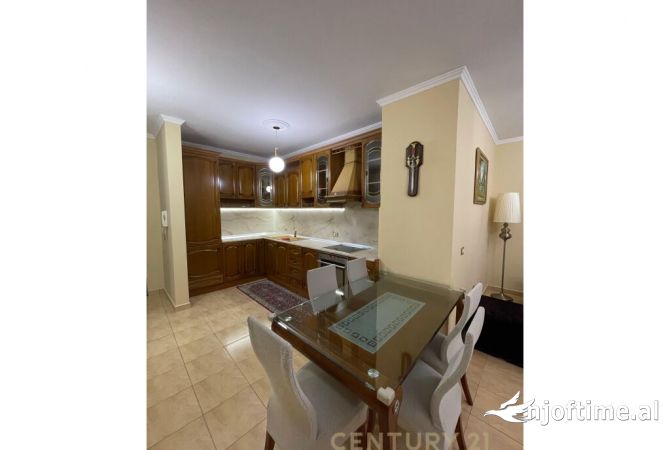 Shtepi me qera Apartament ne Tirane, 2+1, Mobilimi E mobiluar, Pagesa 1,000  Euro.