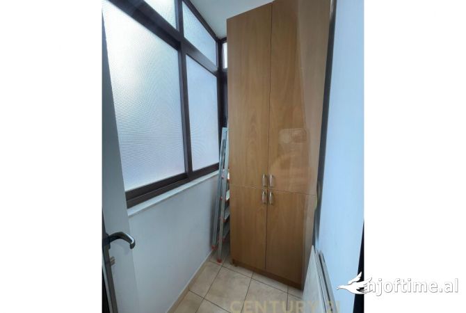 Shtepi me qera Apartament ne Tirane, 2+1, Mobilimi E mobiluar, Pagesa 1,000  Euro.