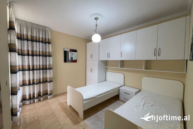 Shtepi me qera Apartament ne Tirane, 2+1, Mobilimi E mobiluar, Pagesa 1,000  Euro.