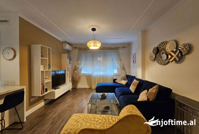 Shtepi me qera Apartament ne Tirane, 2+1, Mobilimi E mobiluar, Pagesa 1,200  Euro.