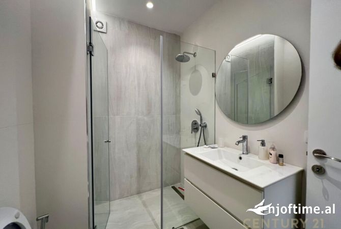 Shtepi me qera Apartament ne Tirane, 2+1, Mobilimi E mobiluar, Pagesa 1,000  Euro.