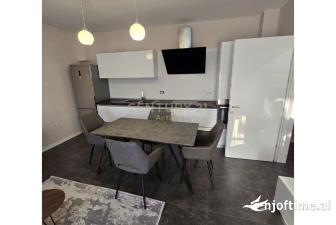 Shtepi me qera 2+1 ne Tirane - 800 Euro