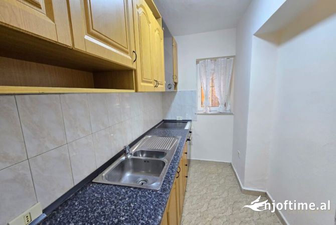 Shtepi me qera Apartament ne Tirane, 1+1, Mobilimi E mobiluar, Pagesa 550  Euro.