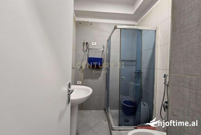 Shtepi ne shitje Apartament ne Tirane, 1+1, Mobilimi Bosh, pa mobiluar, Pagesa 189,000  Euro.