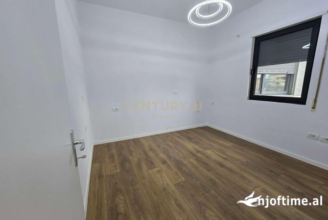 Shtepi ne shitje Apartament ne Tirane, 1+1, Mobilimi Bosh, pa mobiluar, Pagesa 189,000  Euro.