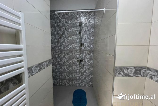 Shtepi me qera Apartament ne Tirane, 2+1, Mobilimi E mobiluar, Pagesa 900  Euro.