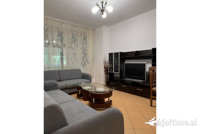 Shtepi me qera 2+1 ne Tirane - 900 Euro
