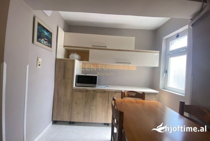 Shtepi ne shitje Apartament ne Tirane, 1+1, Mobilimi E mobiluar, Pagesa 113,000  Euro.