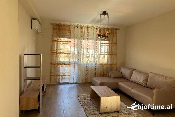 Shtepi me qera Apartament ne Tirane, 2+1, Mobilimi E mobiluar, Pagesa 400  Euro.