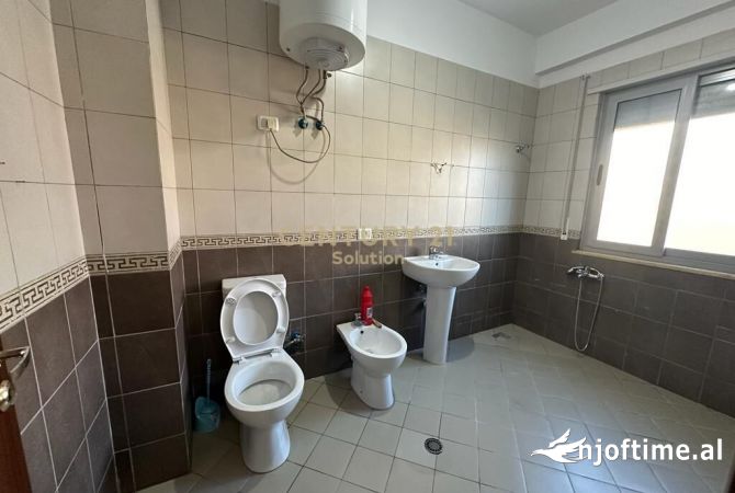 Shtepi me qera Apartament ne Tirane, 2+1, Mobilimi E mobiluar, Pagesa 400  Euro.