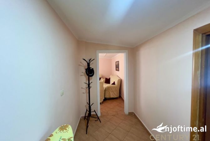 Shtepi ne shitje Apartament ne Tirane, 3+1, Mobilimi E mobiluar, Pagesa 125,000  Euro.