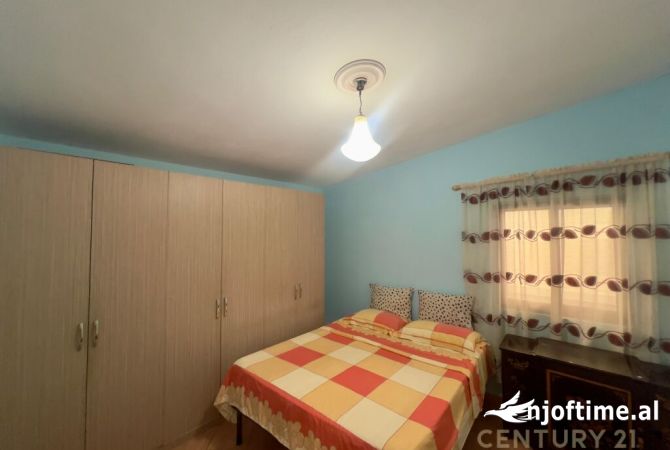 Shtepi ne shitje Apartament ne Tirane, 3+1, Mobilimi E mobiluar, Pagesa 125,000  Euro.