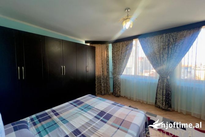 Shtepi ne shitje Apartament ne Tirane, 3+1, Mobilimi E mobiluar, Pagesa 125,000  Euro.