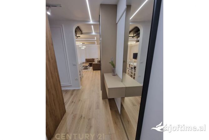 Shtepi me qera Apartament ne Tirane, 2+1, Mobilimi E mobiluar, Pagesa 1,800  Euro.