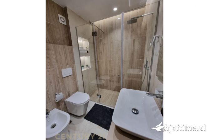 Shtepi me qera Apartament ne Tirane, 2+1, Mobilimi E mobiluar, Pagesa 1,800  Euro.