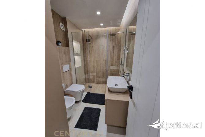 Shtepi me qera Apartament ne Tirane, 2+1, Mobilimi E mobiluar, Pagesa 1,800  Euro.