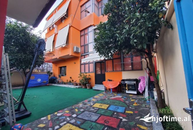 Shtepi ne shitje 7+1 ne Tirane - 700,000 Euro