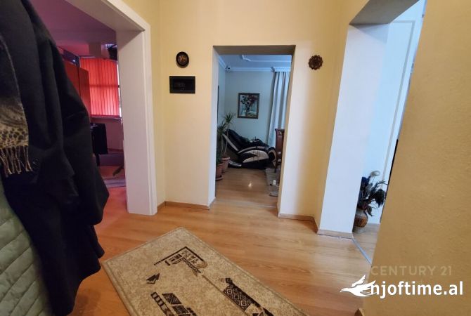 Shtepi ne shitje 7+1 ne Tirane - 700,000 Euro