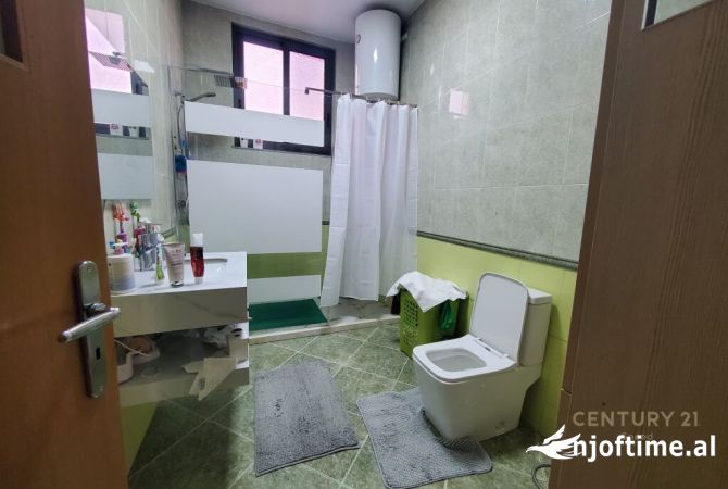 Shtepi ne shitje Shtepi Private ne Tirane, 7+1, Mobilimi E mobiluar, Pagesa 700,000  Euro.