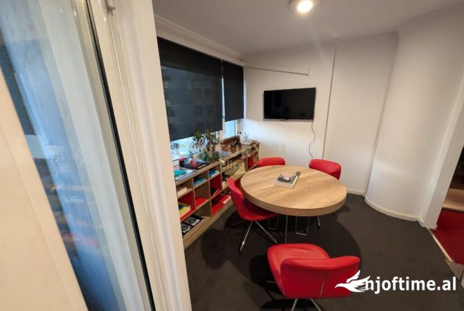 Ambient biznesi me qera 3+1 ne Tirane - 2,350 Euro