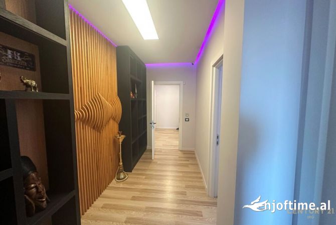 Shtepi ne shitje Apartament ne Tirane, 2+1, Mobilimi E mobiluar, Pagesa 135,000  Euro.
