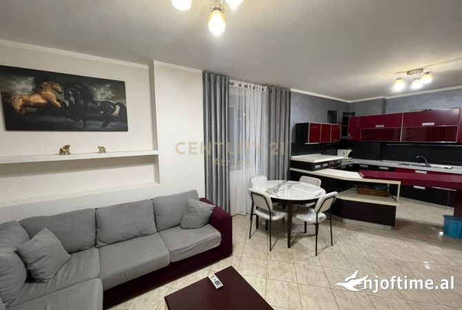 Shtepi me qera Apartament ne Tirane, 2+1, Mobilimi E mobiluar, Pagesa 700  Euro.