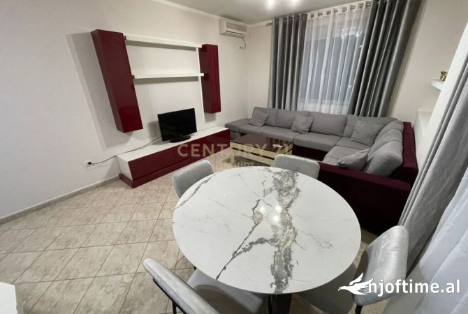 Shtepi me qera Apartament ne Tirane, 2+1, Mobilimi E mobiluar, Pagesa 700  Euro.