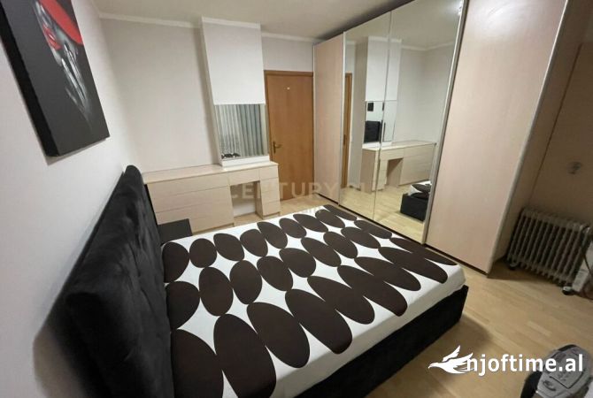 Shtepi me qera Apartament ne Tirane, 2+1, Mobilimi E mobiluar, Pagesa 700  Euro.