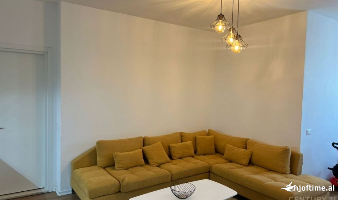 Shtepi me qera Apartament ne Tirane, 2+1, Mobilimi E mobiluar, Pagesa 580  Euro.