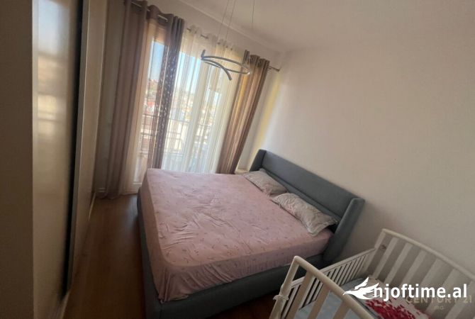 Shtepi me qera Apartament ne Tirane, 2+1, Mobilimi E mobiluar, Pagesa 580  Euro.