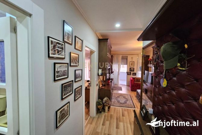 Shtepi ne shitje Apartament ne Tirane, 2+1, Mobilimi E mobiluar, Pagesa 118,000  Euro.