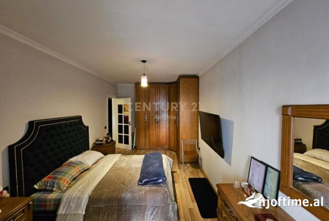 Shtepi ne shitje Apartament ne Tirane, 2+1, Mobilimi E mobiluar, Pagesa 118,000  Euro.
