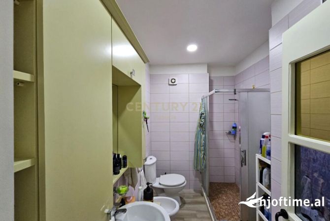 Shtepi ne shitje Apartament ne Tirane, 2+1, Mobilimi E mobiluar, Pagesa 118,000  Euro.