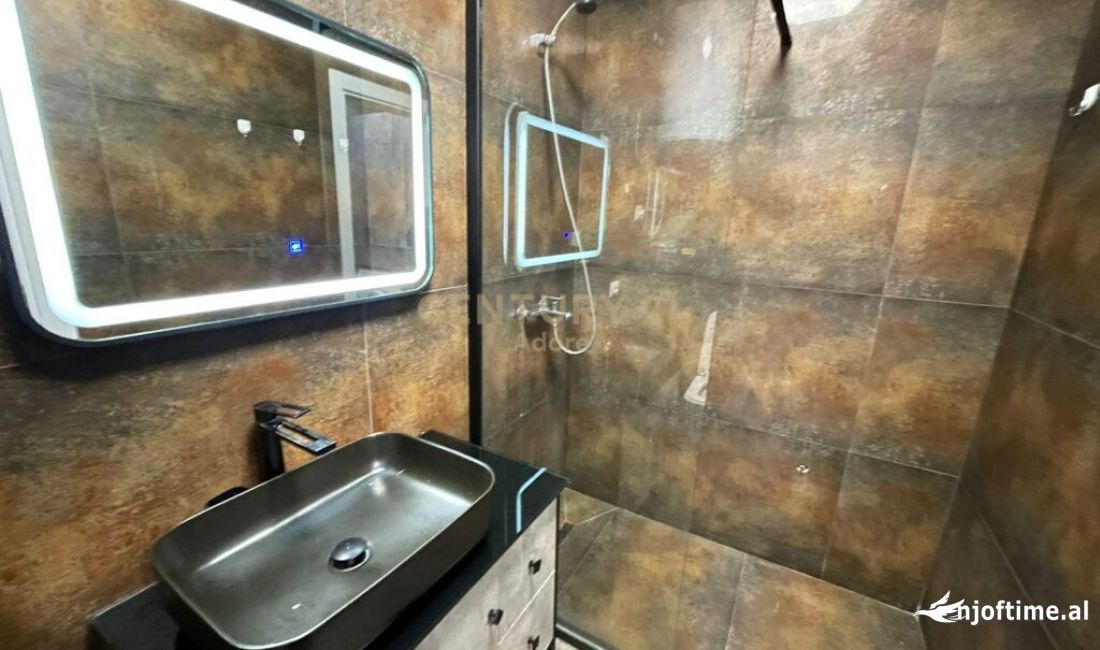 Shtepi me qera Apartament ne Tirane, 2+1, Mobilimi E mobiluar, Pagesa 900  Euro.