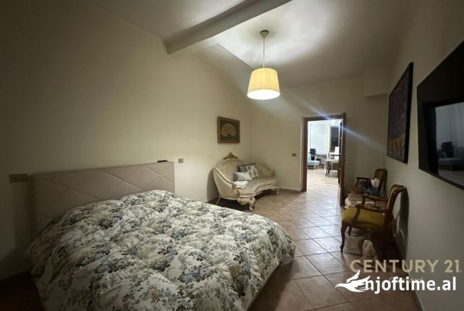 Ambient biznesi me qera 2+1 ne Tirane - 950 Euro