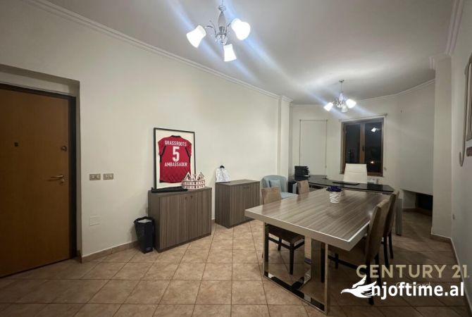 Ambient biznesi me qera 2+1 ne Tirane - 950 Euro